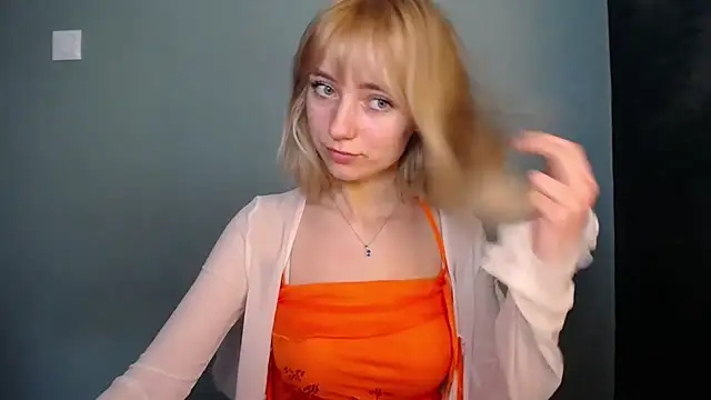 LuciaYoung online show from 5, 3, 2026