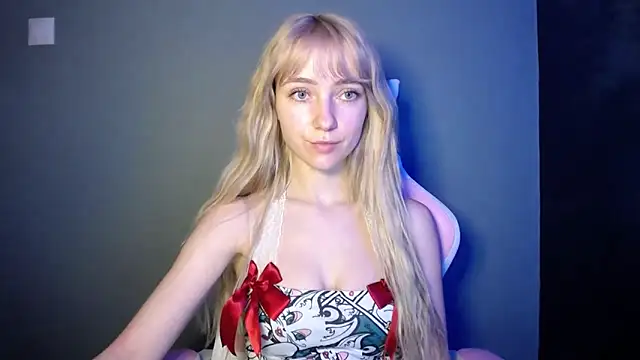 LuciaYoung online show from 27, 4, 2026