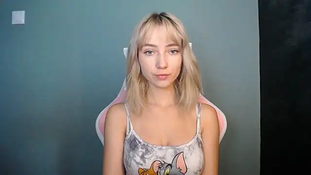 LuciaYoung online show from 20, 6, 2026