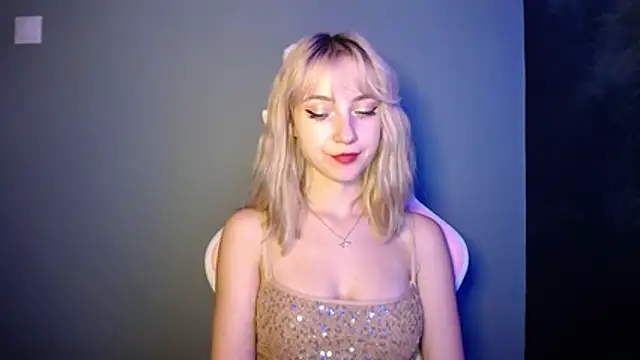 LuciaYoung online show from 5, 7, 2026