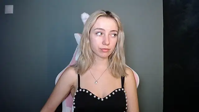 LuciaYoung online show from 7, 7, 2026