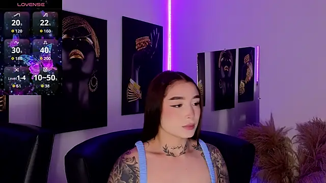  brenna hanson online show from 25, 11, 2025