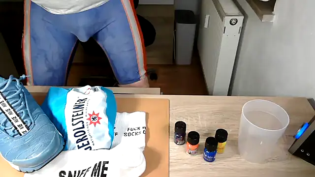 Snapshot of lycrasneaker@xh chatting on 13, 4, 2026 lycrasneakerxh online show from 13, 4, 2026