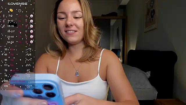 Snapshot of ThreeshaWhite chatting on 16, 9, 2025 ThreeshaWhite online show from 16, 9, 2025