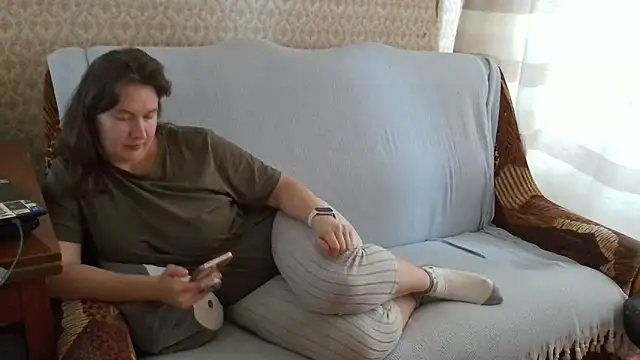 Snapshot of franceska_blue chatting on 2, 12, 2025 franceska blue online show from 2, 12, 2025