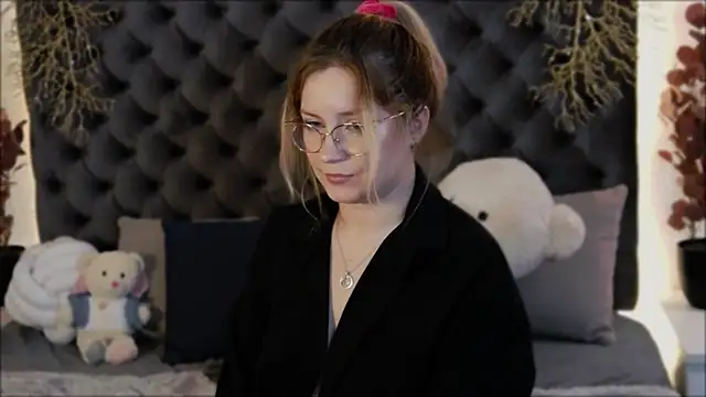 Snapshot of Bryarre chatting on 2, 2, 2025 Bryarre online show from 2, 2, 2025