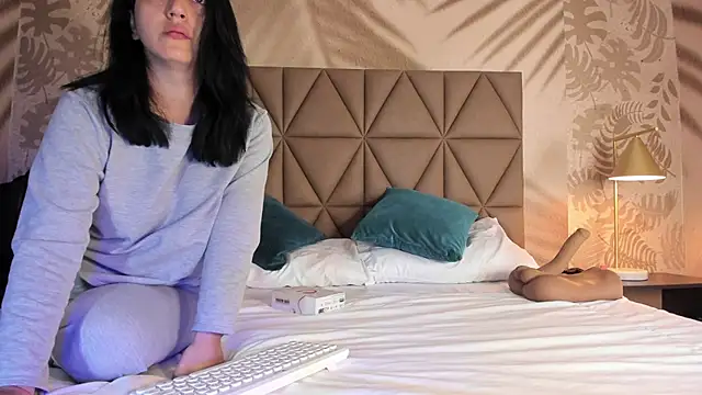 LIAH IZUMI online show from 3, 10, 2025