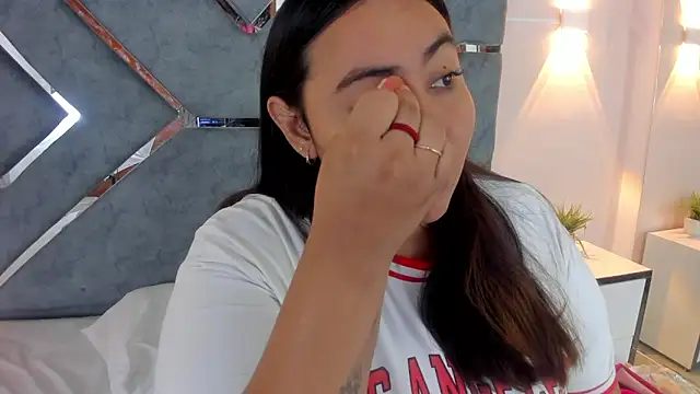 Snapshot of LucciaPorter chatting on 26, 3, 2026 LucciaPorter online show from 26, 3, 2026