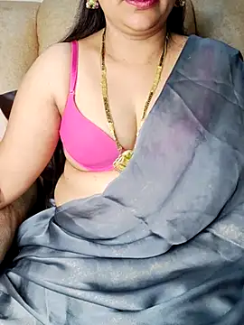 Traditional Housewife  online show from 17, 2, 2025
