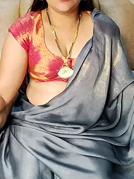 Traditional Housewife  online show from 18, 2, 2025