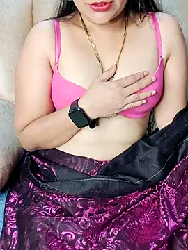 Traditional Housewife  online show from 21, 3, 2025