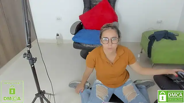 Snapshot of isa_loves_cum chatting on 13, 12, 2024 isa loves cum online show from 13, 12, 2024