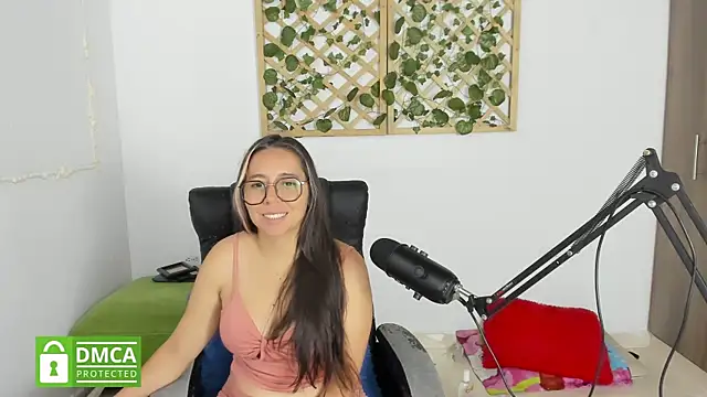 Snapshot of isa_loves_cum chatting on 2, 1, 2025 isa loves cum online show from 2, 1, 2025
