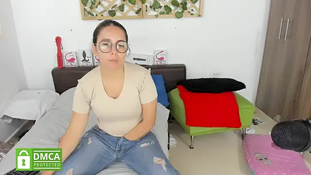 Snapshot of isa_loves_cum chatting on 11, 2, 2025 isa loves cum online show from 11, 2, 2025