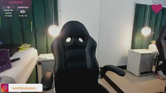 ChloeHarper  online show from 13, 9, 2025