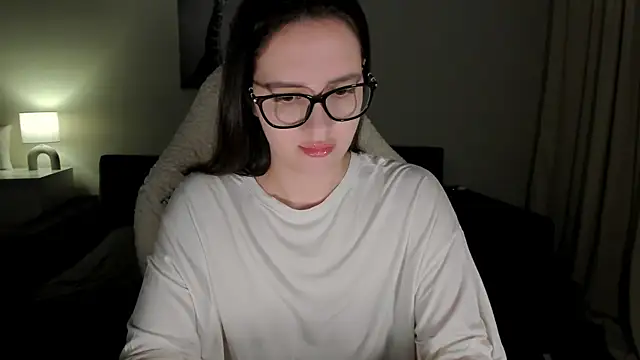 Snapshot of Sonia_moon_ chatting on 5, 3, 2025 Sonia moon online show from 5, 3, 2025