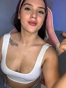 Snapshot of violet-333 chatting on 4, 2, 2025 violet-333 online show from 4, 2, 2025