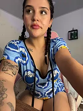 Snapshot of violet-333 chatting on 17, 2, 2025 violet-333 online show from 17, 2, 2025