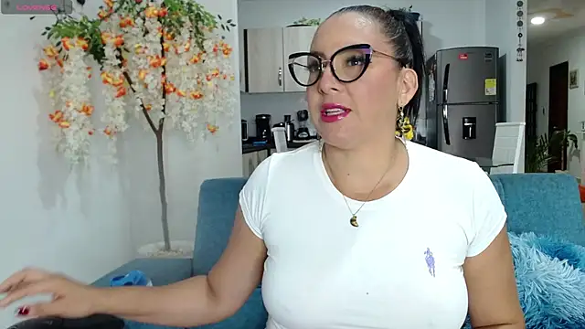 dakota johnson10 online show from 5, 10, 2025