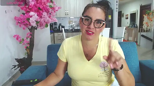 dakota johnson10 online show from 26, 10, 2025