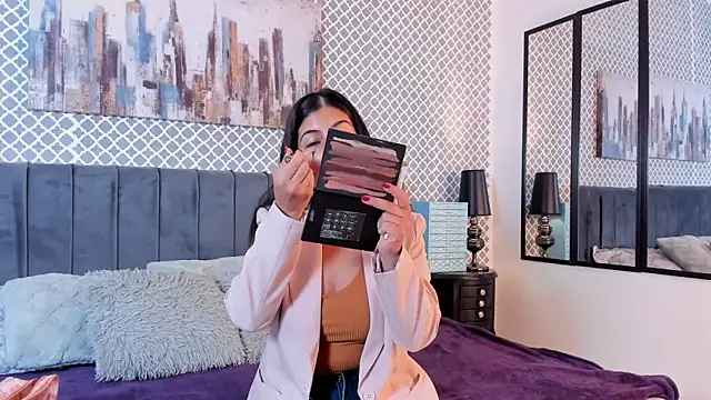 Snapshot of scarlett_moore chatting on 24, 1, 2025 scarlett moore online show from 24, 1, 2025