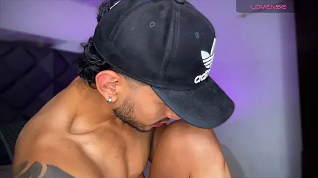 AxelKing1326 online show from 1, 2, 2025