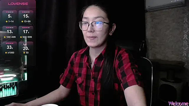 Snapshot of Brightssmiles chatting on 20, 10, 2025 Brightssmiles online show from 20, 10, 2025