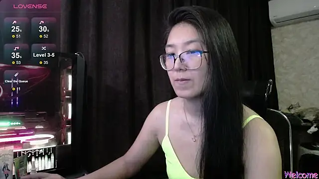 Snapshot of Brightssmiles chatting on 21, 10, 2025 Brightssmiles online show from 21, 10, 2025