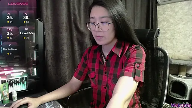 Snapshot of Brightssmiles chatting on 29, 10, 2025 Brightssmiles online show from 29, 10, 2025