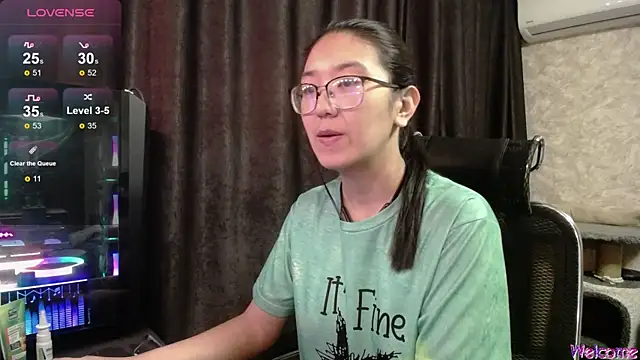 Snapshot of Brightssmiles chatting on 31, 10, 2025 Brightssmiles online show from 31, 10, 2025