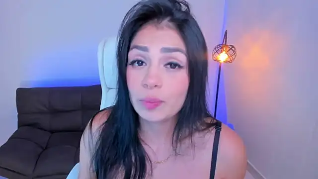 Snapshot of dominique21_ chatting on 18, 12, 2024 dominique21  online show from 18, 12, 2024