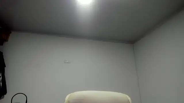 Snapshot of dominique21_ chatting on 5, 10, 2025 dominique21  online show from 5, 10, 2025