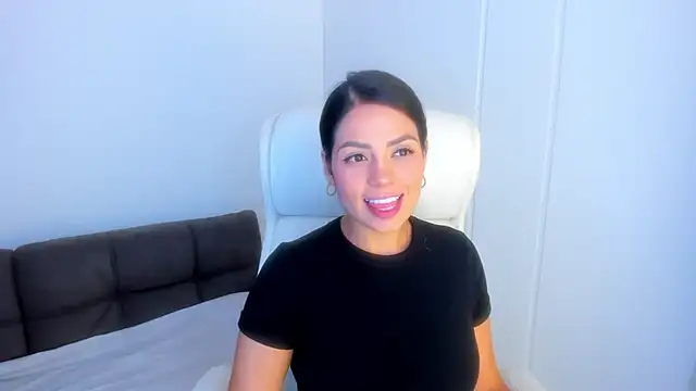 Snapshot of dominique21_ chatting on 8, 10, 2025 dominique21  online show from 8, 10, 2025