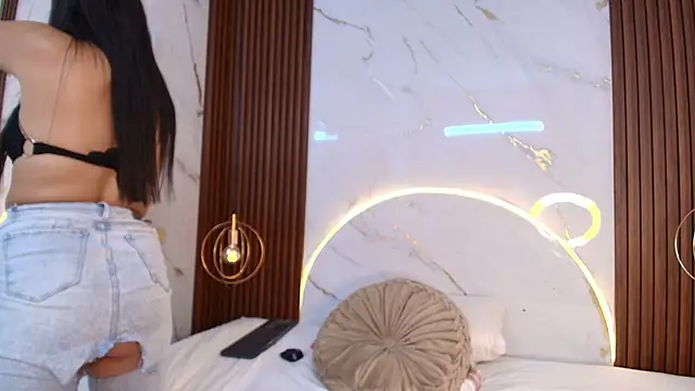 danisaenz  online show from 31, 1, 2025