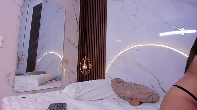 danisaenz  online show from 15, 2, 2025