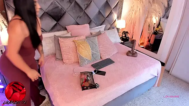 sofhiaa adaams online show from 21, 9, 2025