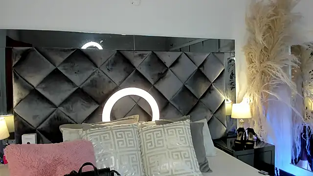 sofhiaa adaams online show from 18, 10, 2025