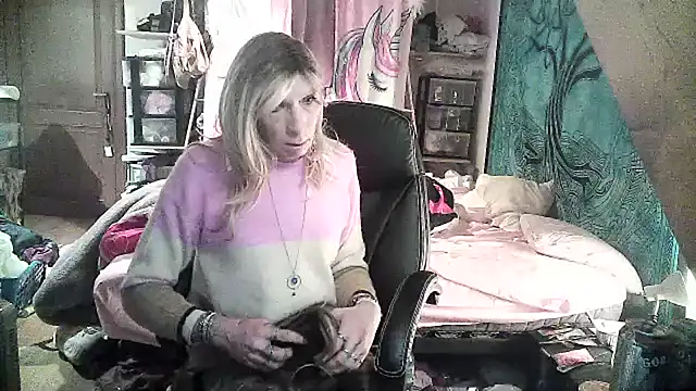 Ombeline1 online show from 25, 1, 2025