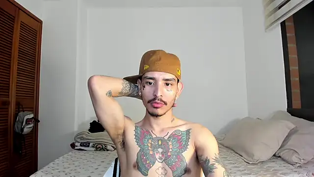 Snapshot of carti02 chatting on 23, 12, 2024 carti02 online show from 23, 12, 2024