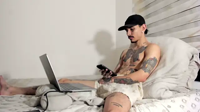 Snapshot of carti02 chatting on 28, 12, 2024 carti02 online show from 28, 12, 2024