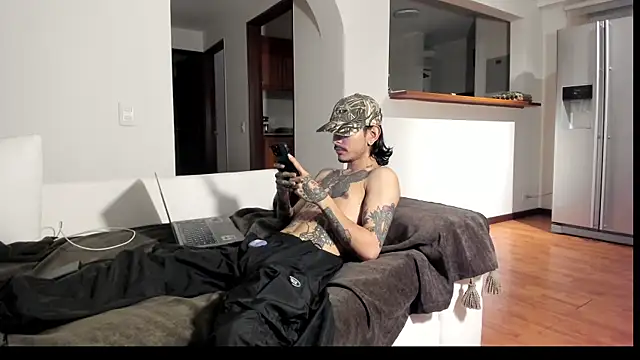 Snapshot of carti02 chatting on 4, 2, 2025 carti02 online show from 4, 2, 2025