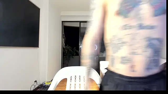 Snapshot of carti02 chatting on 4, 2, 2025 carti02 online show from 4, 2, 2025
