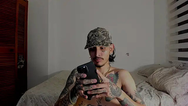 Snapshot of carti02 chatting on 21, 2, 2025 carti02 online show from 21, 2, 2025