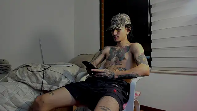 Snapshot of carti02 chatting on 7, 3, 2025 carti02 online show from 7, 3, 2025