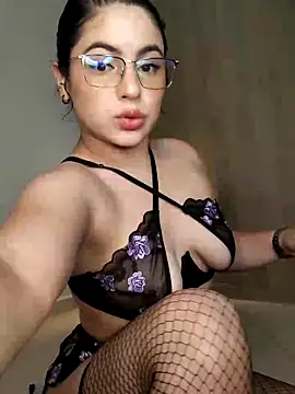 Snapshot of Lia_Hurley chatting on 13, 3, 2026 Lia Hurley online show from 13, 3, 2026