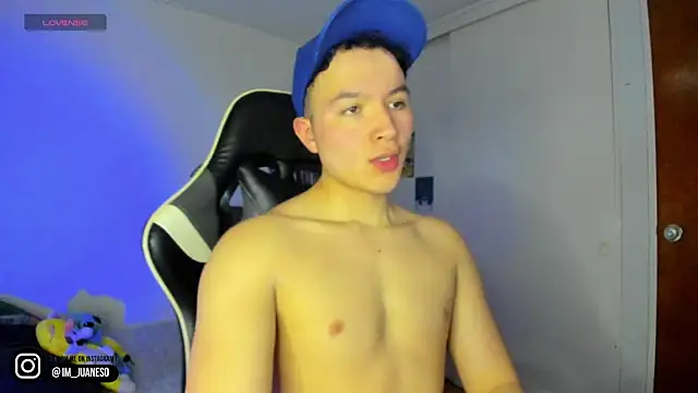 Snapshot of AustinSummerr chatting on 8, 1, 2025 AustinSummerr online show from 8, 1, 2025