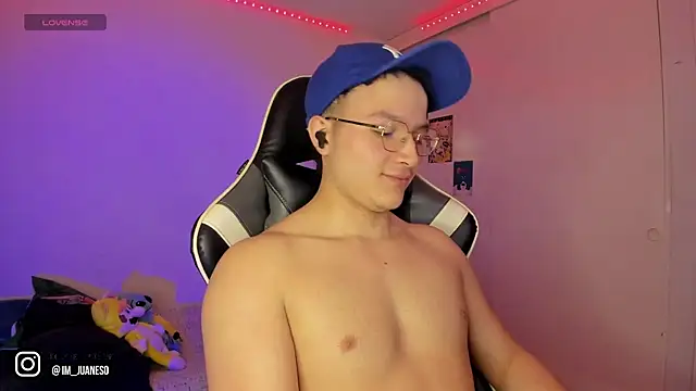 Snapshot of AustinSummerr chatting on 8, 1, 2025 AustinSummerr online show from 8, 1, 2025