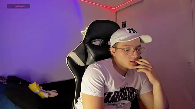 Snapshot of AustinSummerr chatting on 18, 3, 2025 AustinSummerr online show from 18, 3, 2025
