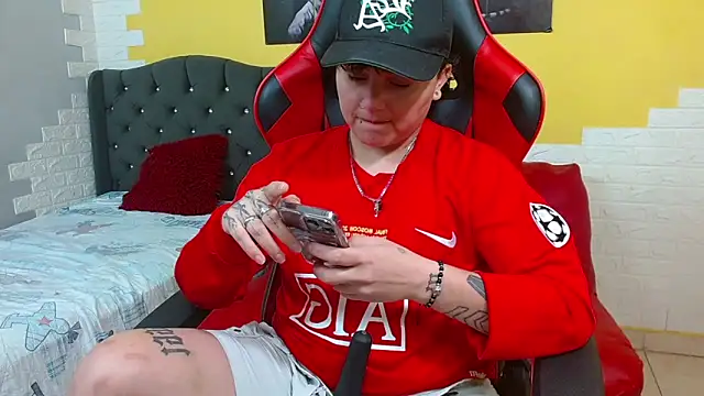 Snapshot of isabeautyx19 chatting on 12, 2, 2026 isabeautyx19 online show from 12, 2, 2026