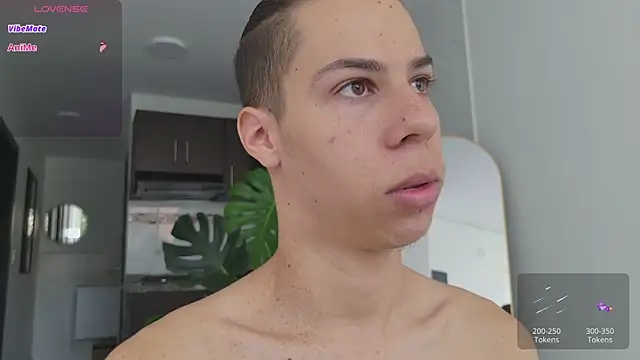 Snapshot of grey___27 chatting on 10, 10, 2025 grey 27 online show from 10, 10, 2025